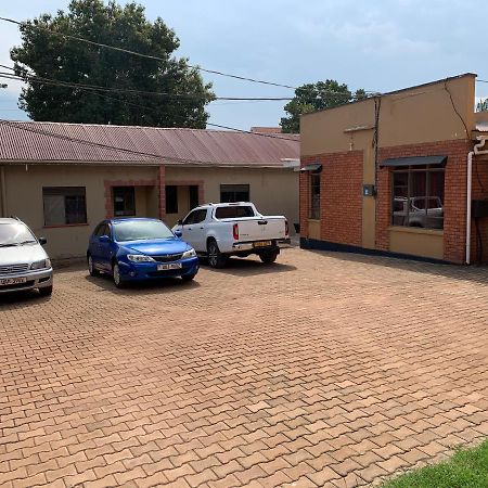 Lark Suites -Bukoto Kampala Eksteriør billede